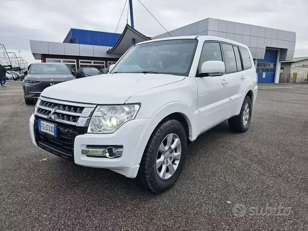 Usata Mitsubishi Pajero Instyle 190 CV (139 kW) 2016 Bianco SUV
