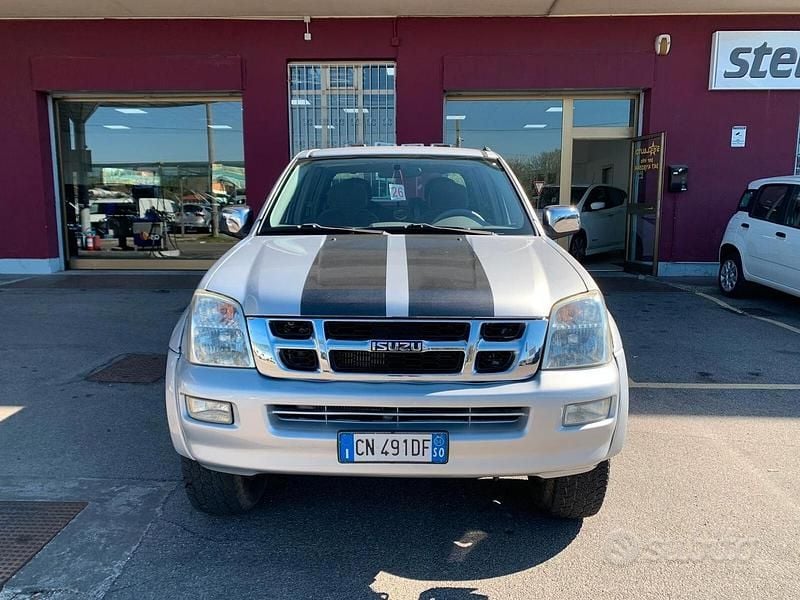 Usata Isuzu D-Max 131 CV (96 kW) 2004 Grigio SUV