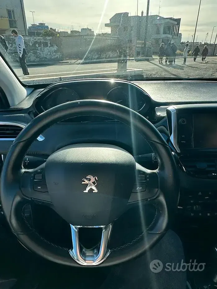 Usata Peugeot 2008 Allure 120 CV (88 kW) 2018 Bianco SUV