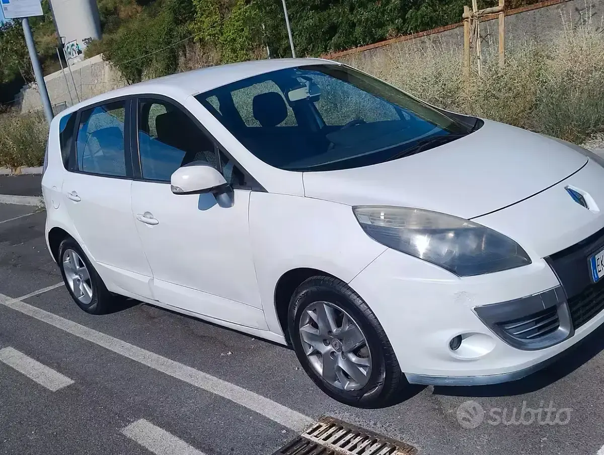 Usata Renault Scénic XMOD 110 CV (80 kW) 2011 Bianco Monovolume
