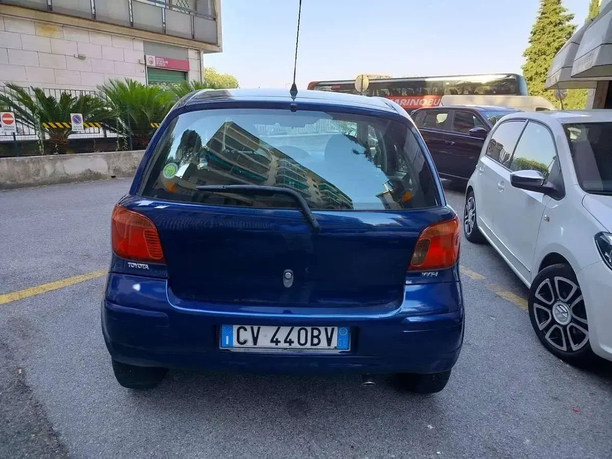 Usata Toyota Yaris Sol 65 CV (47 kW) 2005 Blu/azzurro Utilitaria