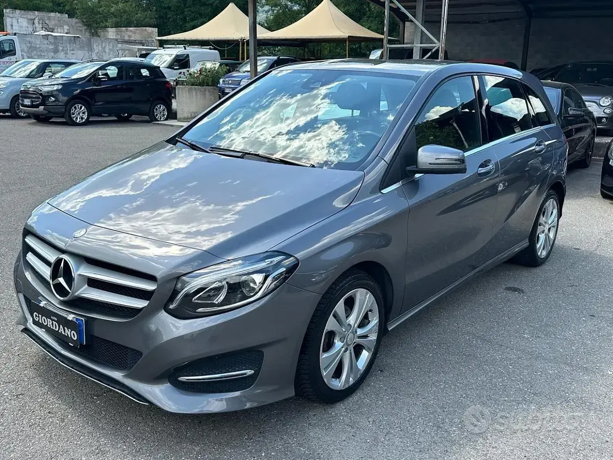Usata Mercedes B180 Premium 109 CV (80 kW) 2017 Grigio Utilitaria
