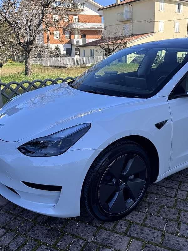 Bianco Usata 2023 Tesla Model 3 RWD Berlina | 30.900 € (Buon prezzo) - Immagine 1/4