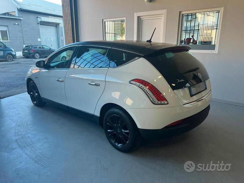 Usata Lancia Delta Silver 105 CV (77 kW) 2011 Bianco Utilitaria