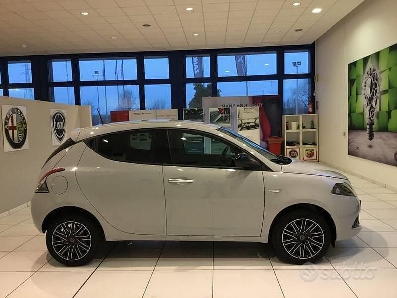 Usata Lancia Ypsilon S 70 CV (51 kW) 2021 Grigio Utilitaria