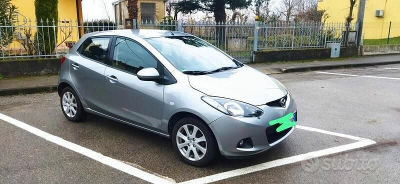 Usata Mazda 2 75 CV (55 kW) 2010 Grigio Utilitaria