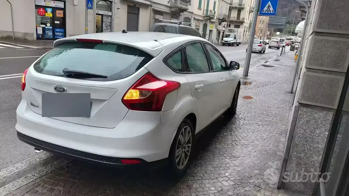 Usata Ford Focus 115 CV (84 kW) 2011 Bianco Berlina