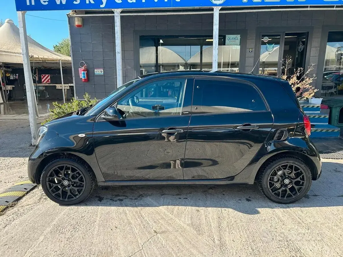 Usata Smart ForFour Passion 71 CV (52 kW) 2017 Nero Utilitaria