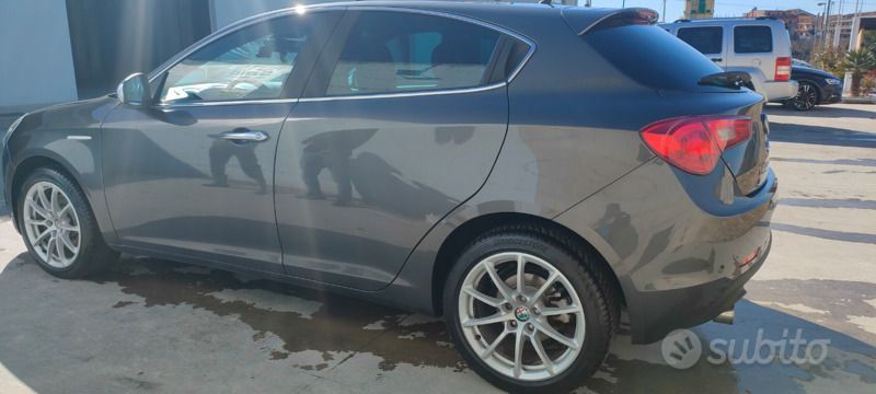 Usata Alfa Romeo Giulietta 109 CV (80 kW) 2012 Grigio Utilitaria
