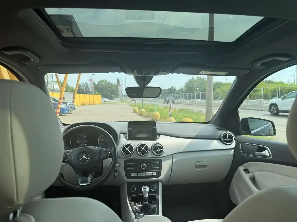 Usata Mercedes B180 Premium 109 CV (80 kW) 2016 Nero Utilitaria
