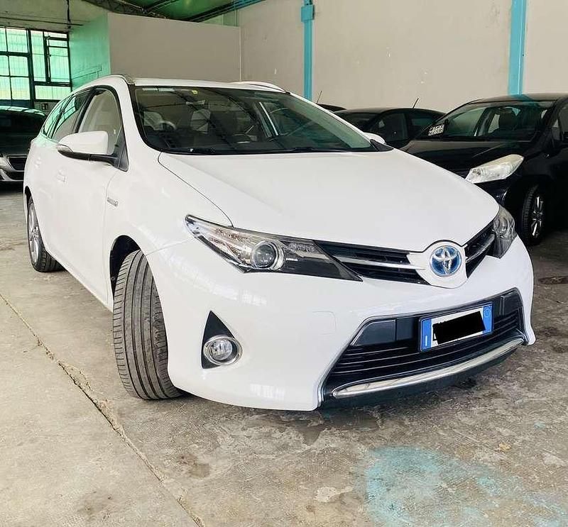 Usata Toyota Auris Hybrid Lounge 99 CV (72 kW) 2015 Station wagon