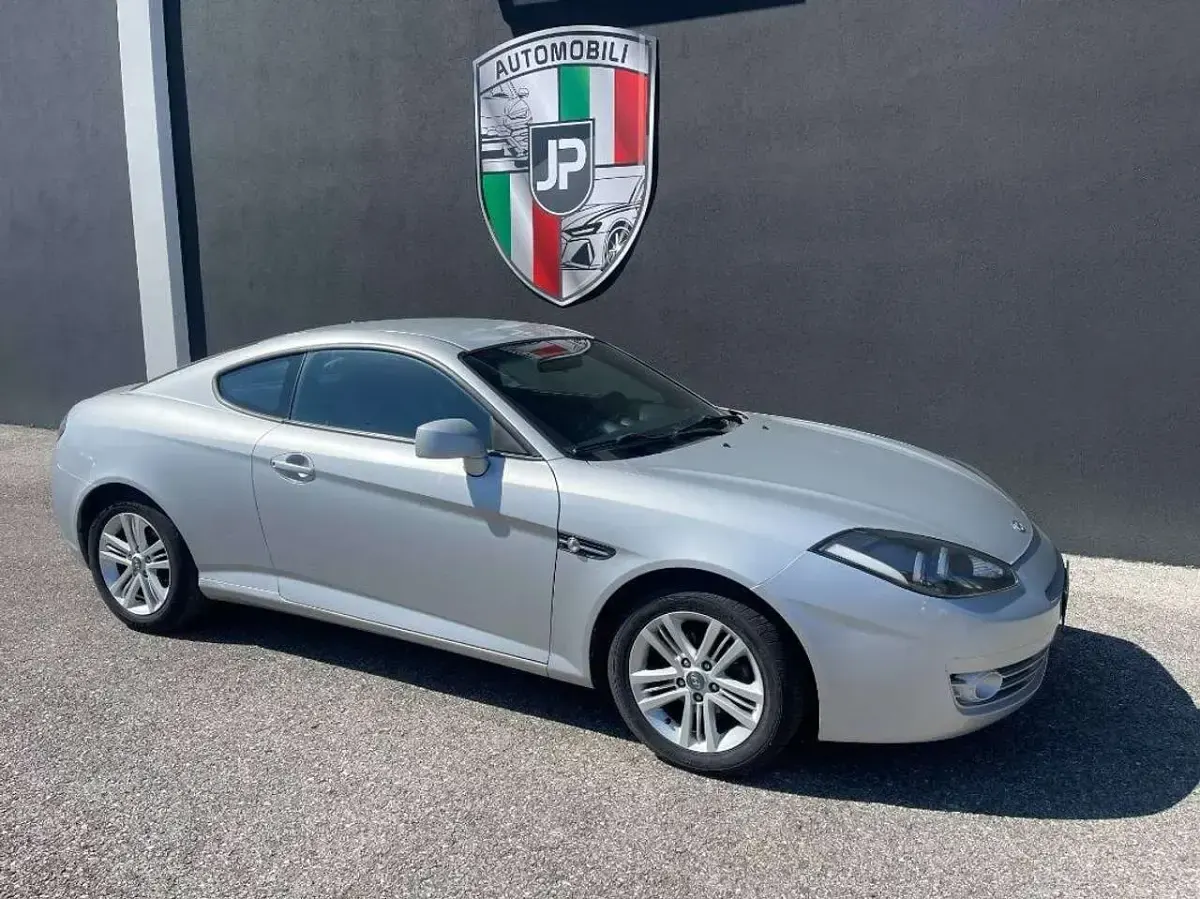 Käytetty Hyundai Coupé Active 105 HP (77 kW) 2009 Hopea Coupe - kaksiovinen