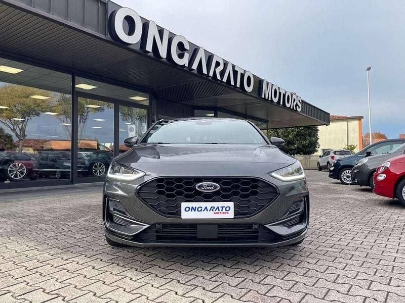 Usado Ford Focus ST-Line 125 CV (91 kW) 2025 Gris Utilitario