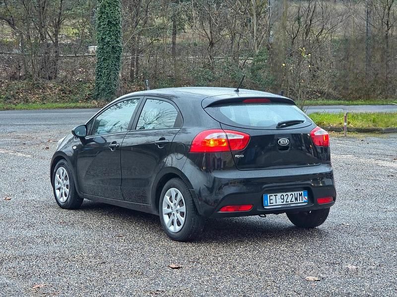 Usata Kia Rio Active 85 CV (62 kW) 2014 Nero Berlina