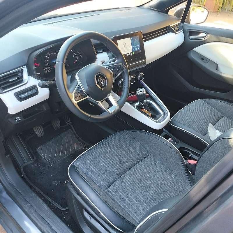 Usata Renault Clio V Techno 101 CV (74 kW) 2023 Argento Berlina