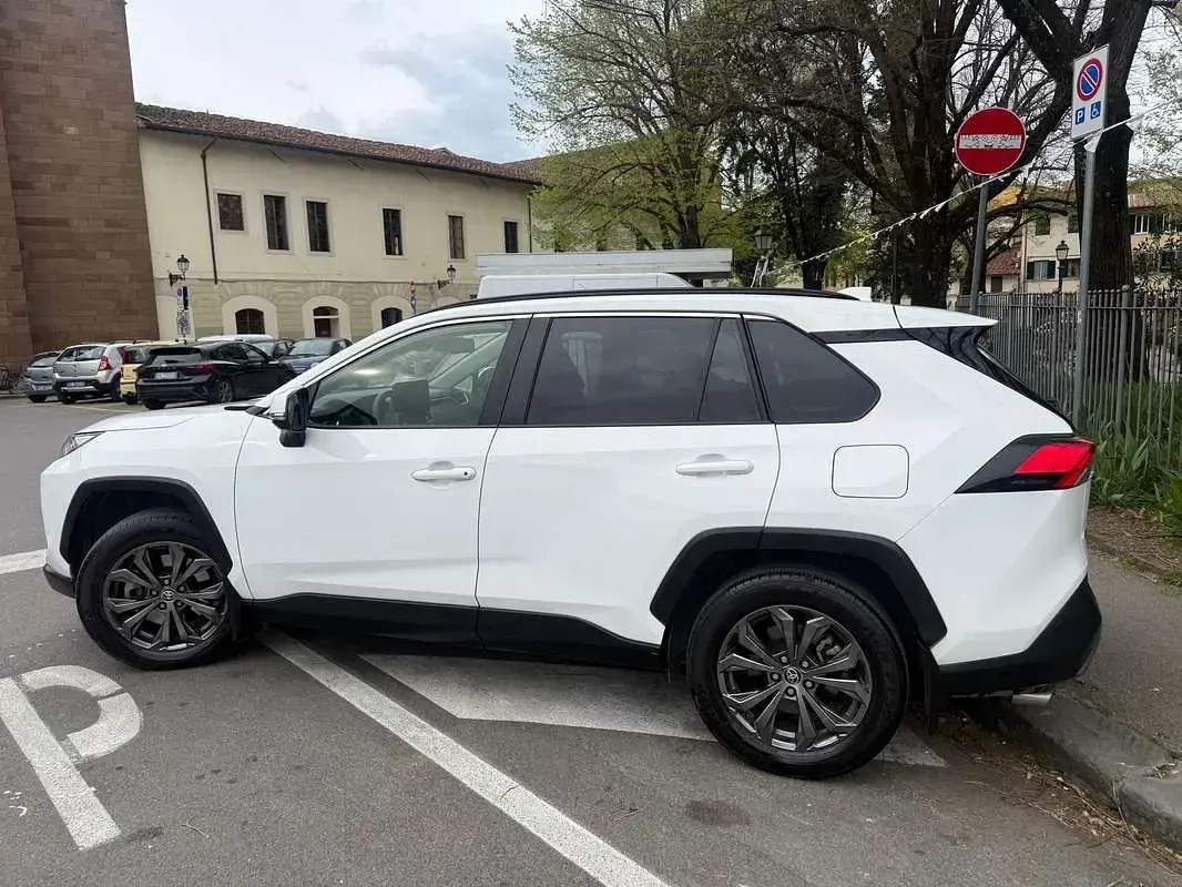 Usata Toyota RAV4 Hybrid 222 CV (163 kW) 2023 Bianco SUV