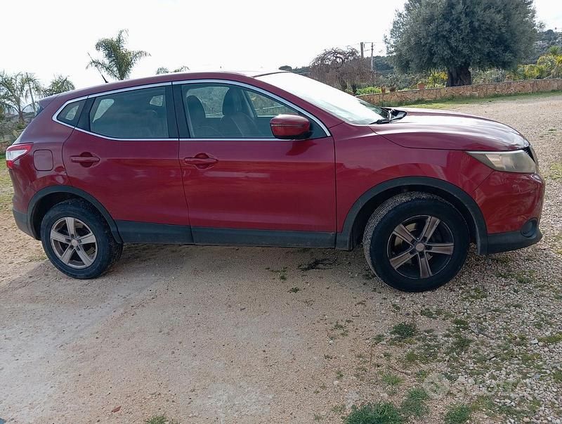 Usata Nissan Qashqai 115 CV (84 kW) 2015 Rosso SUV