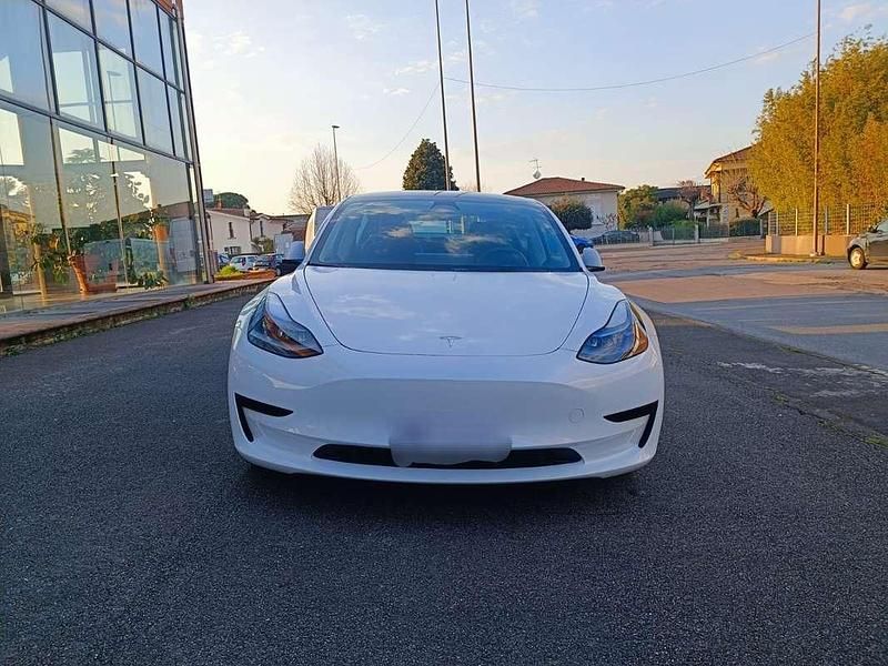 Usata Tesla Model 3 RWD 208 kW (283 CV) 2023 Bianco Berlina