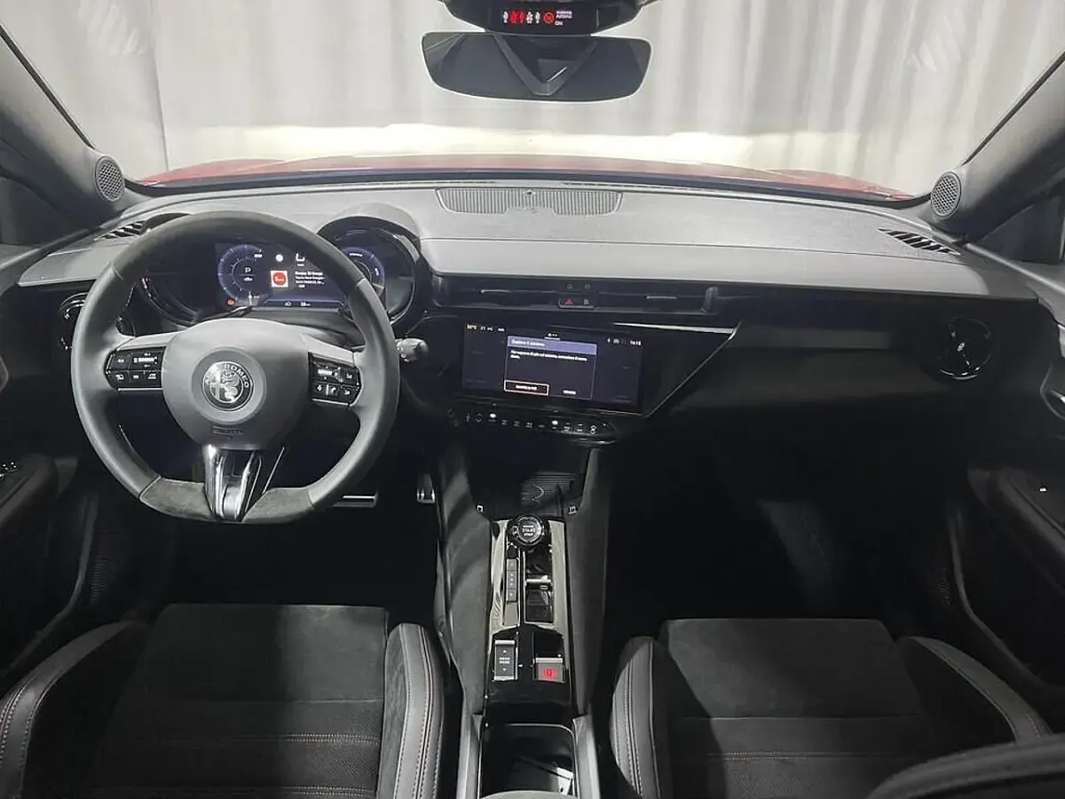 Usata Alfa Romeo Junior Edizione Speciale 114 kW (156 CV) 2024 Rosso SUV