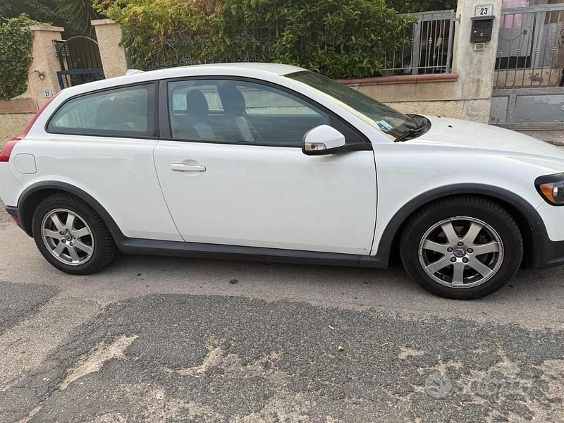 Usata Volvo C30 109 CV (80 kW) 2010 Bianco Utilitaria