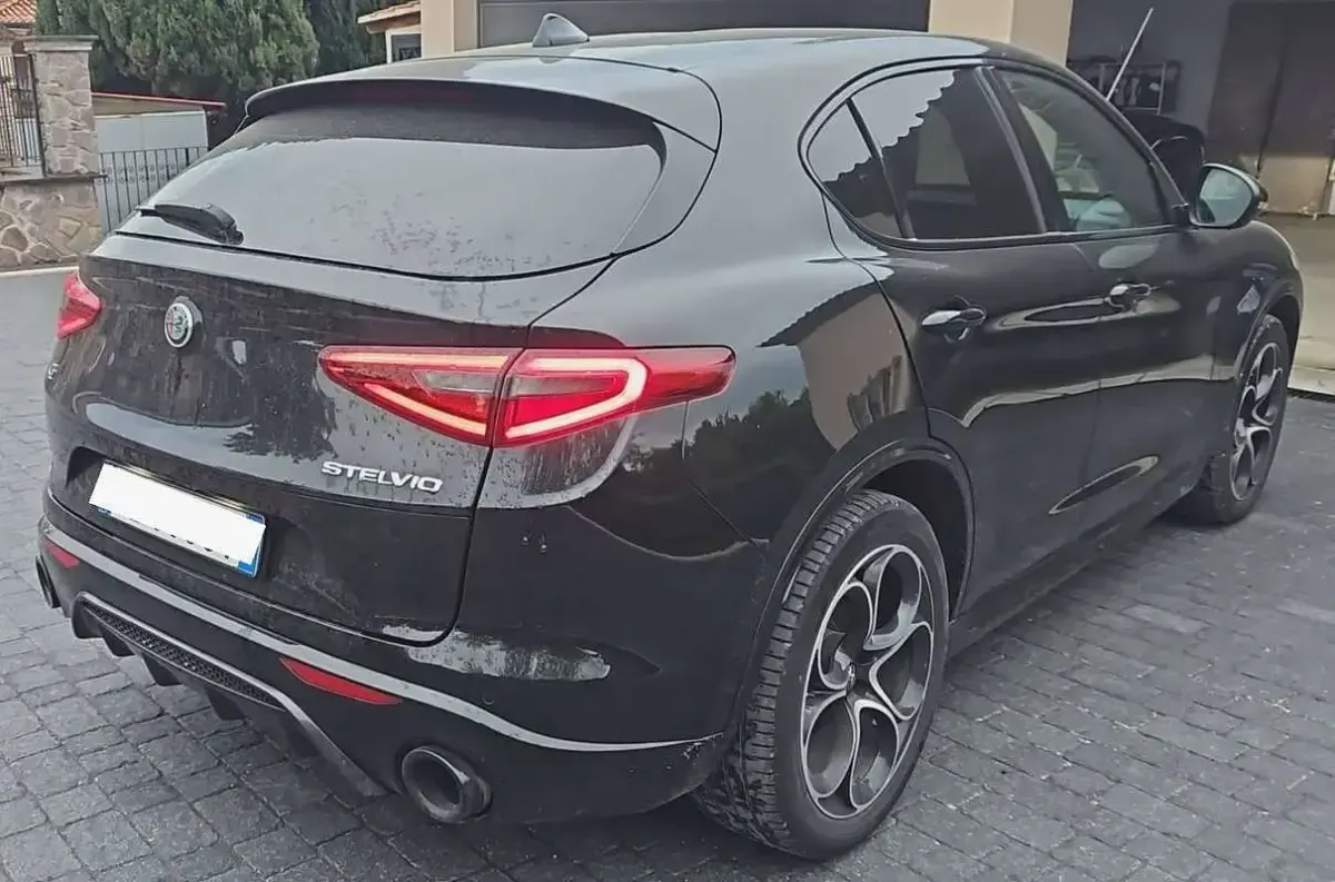 Usata Alfa Romeo Stelvio Veloce 209 CV (153 kW) 2022 Nero SUV
