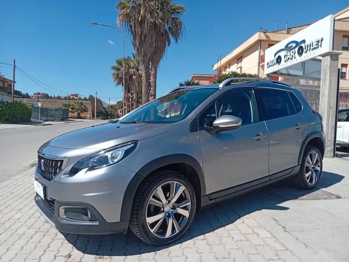 Usata Peugeot 2008 Allure 102 CV (75 kW) 2019 Argento SUV