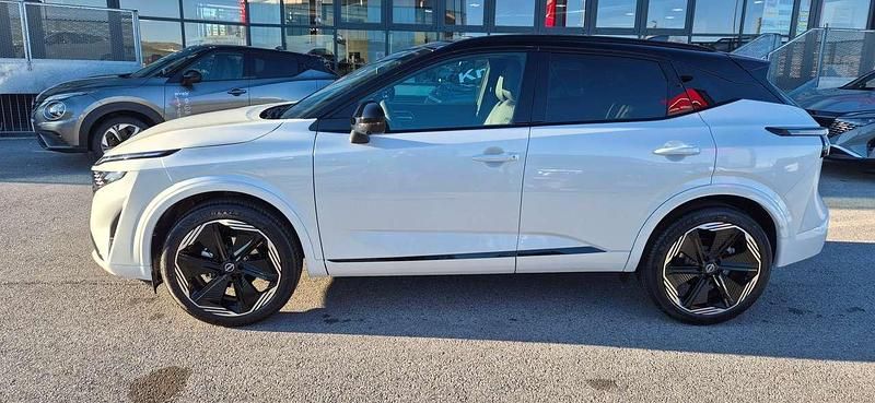 Nuova Nissan Qashqai 158 CV (116 kW) 2025 White pearl / black SUV