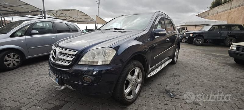 Usata Mercedes ML320 224 CV (164 kW) 2007 Blu SUV