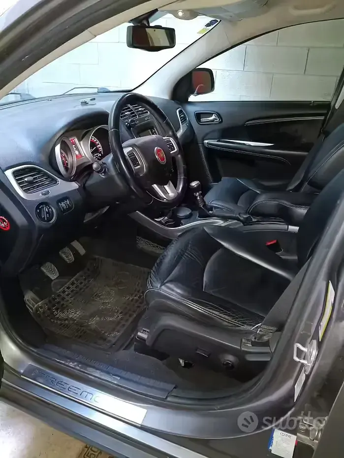 Usata Fiat Freemont 170 CV (125 kW) 2011 Grigio SUV