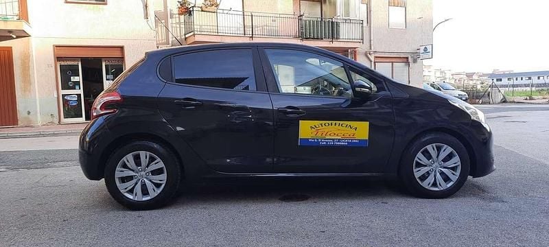 Usata Peugeot 208 Active 68 CV (50 kW) 2012 Nero Utilitaria
