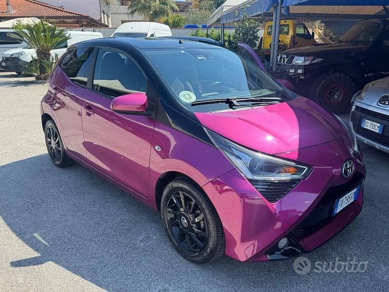 Usata Toyota Aygo Trend 72 CV (52 kW) 2018 Viola Utilitaria