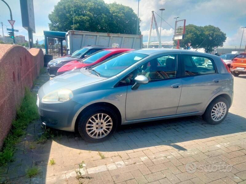 Usata Fiat Grande Punto Dynamic 77 CV (56 kW) 2009 Grigio Utilitaria