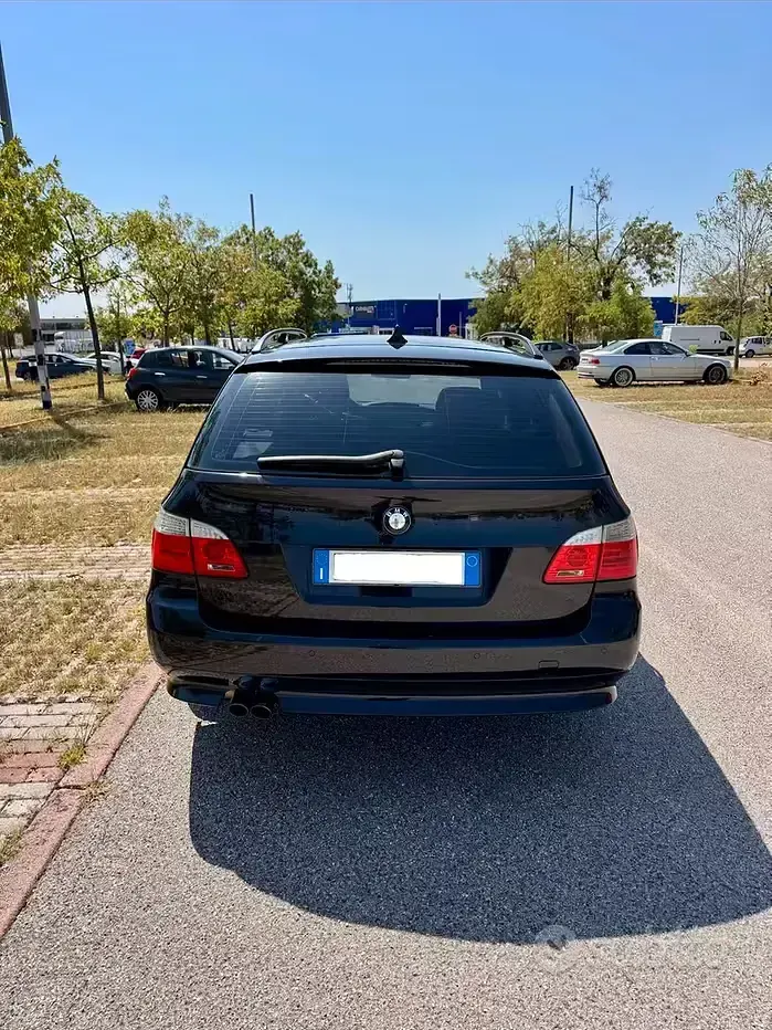 Usata BMW 525 197 CV (144 kW) 2008 Nero Station wagon