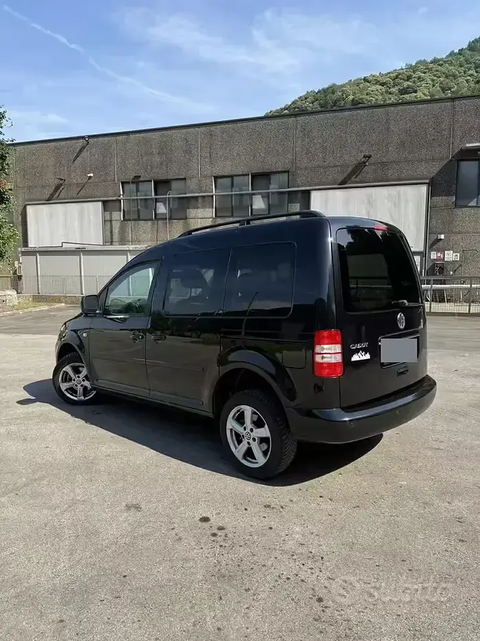 Usata VW Caddy 110 CV (80 kW) 2015 Nero Monovolume