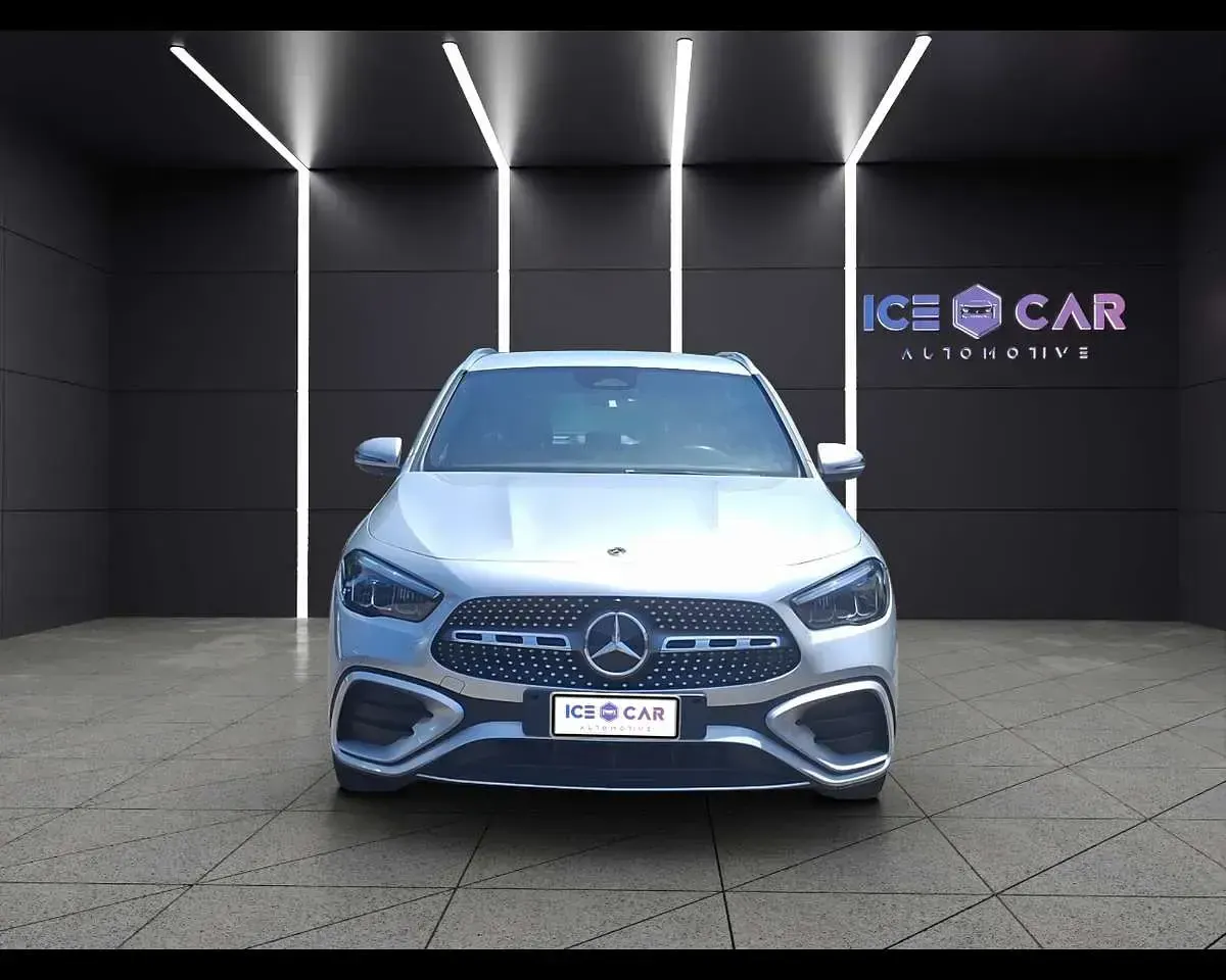 Usata Mercedes GLA200 AMG line 150 CV (110 kW) 2023 Grigio SUV