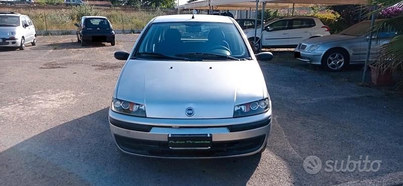 Argento Usata 2000 Fiat Punto S Due volumi | 2300 € (Molto cara) - Immagine 1/4