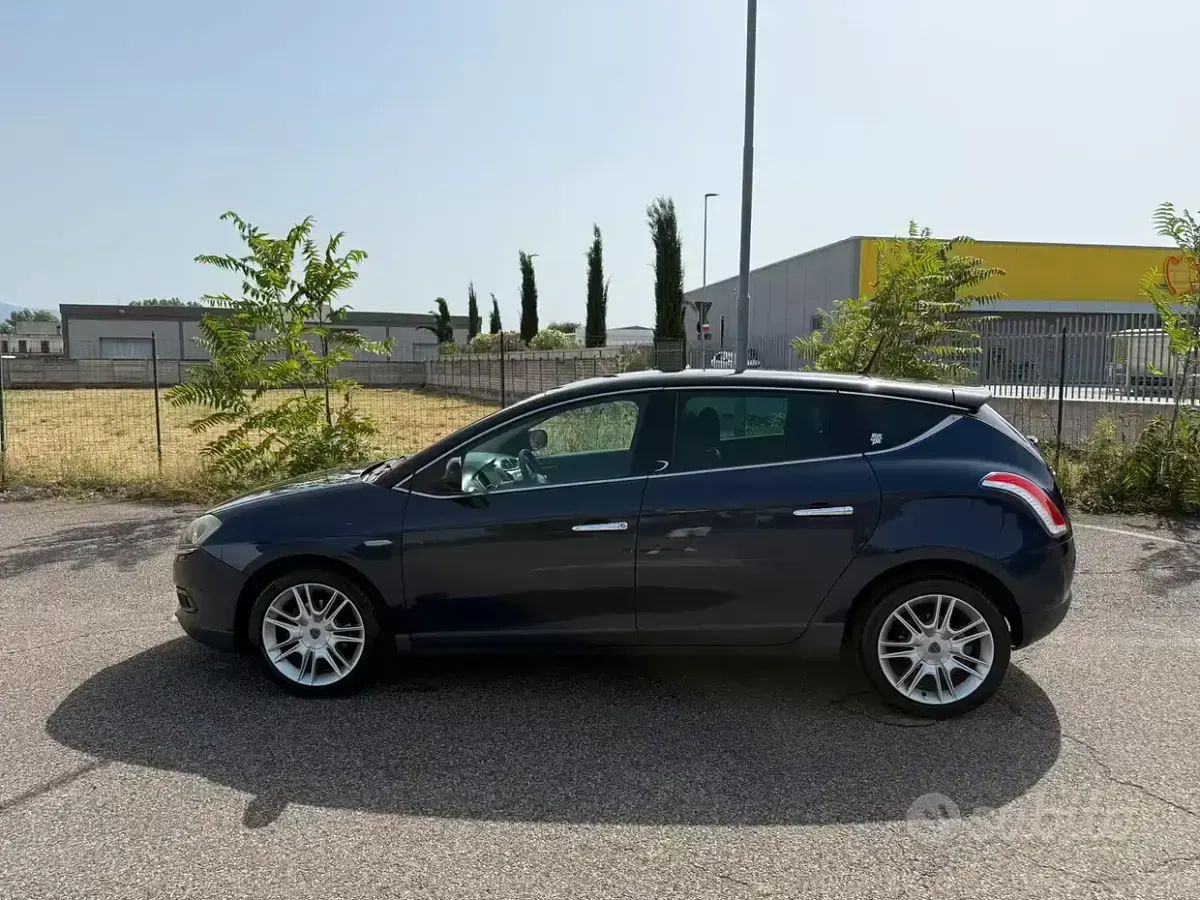 Usata Lancia Delta 105 CV (77 kW) 2012 Bluazzurro Utilitaria