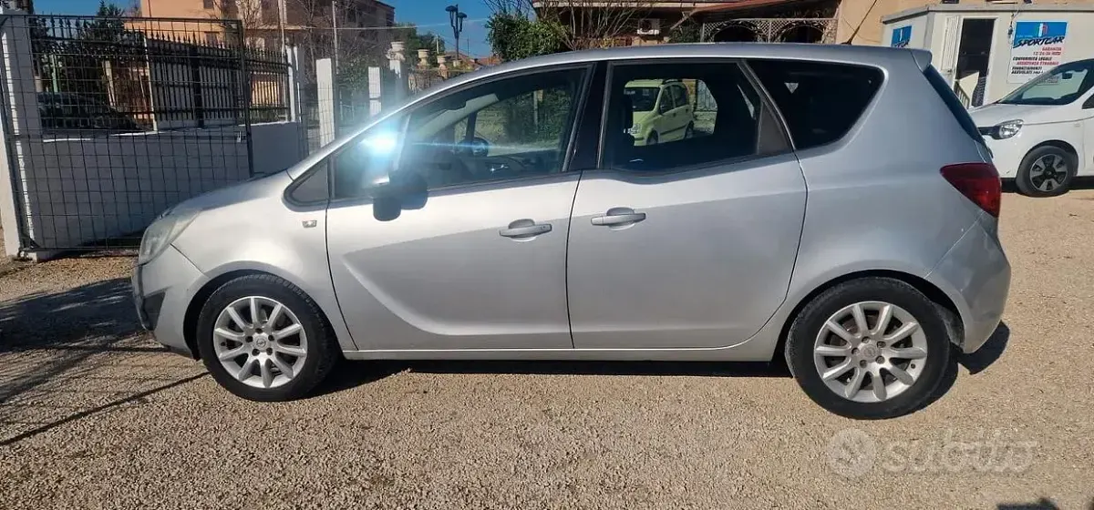 Usata Opel Meriva 95 CV (69 kW) 2012 Grigio Monovolume