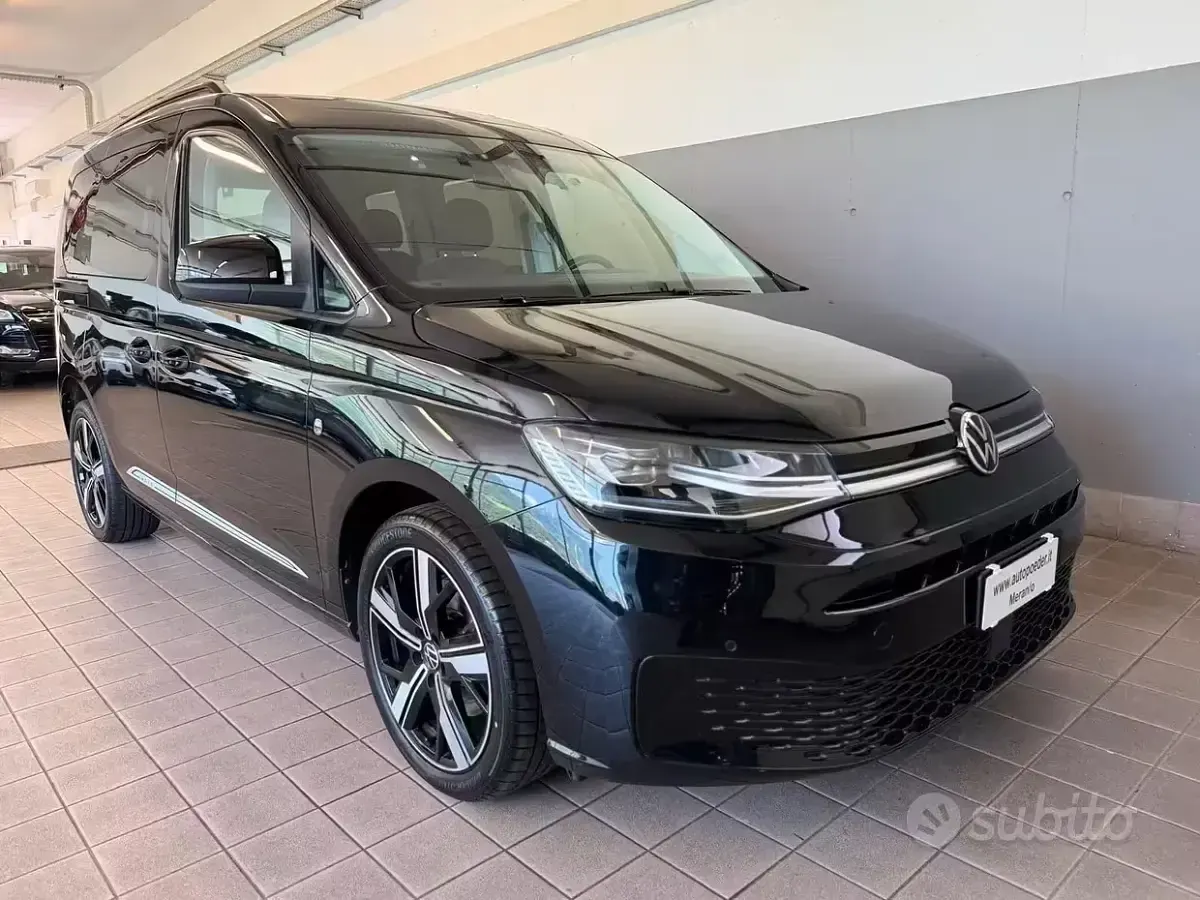 Usata VW Caddy Move 122 CV (89 kW) 2021 Nero Monovolume