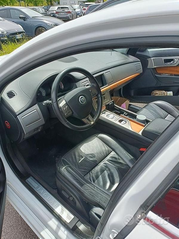 Usata Jaguar XF 240 CV (176 kW) 2011 Bianco Berlina