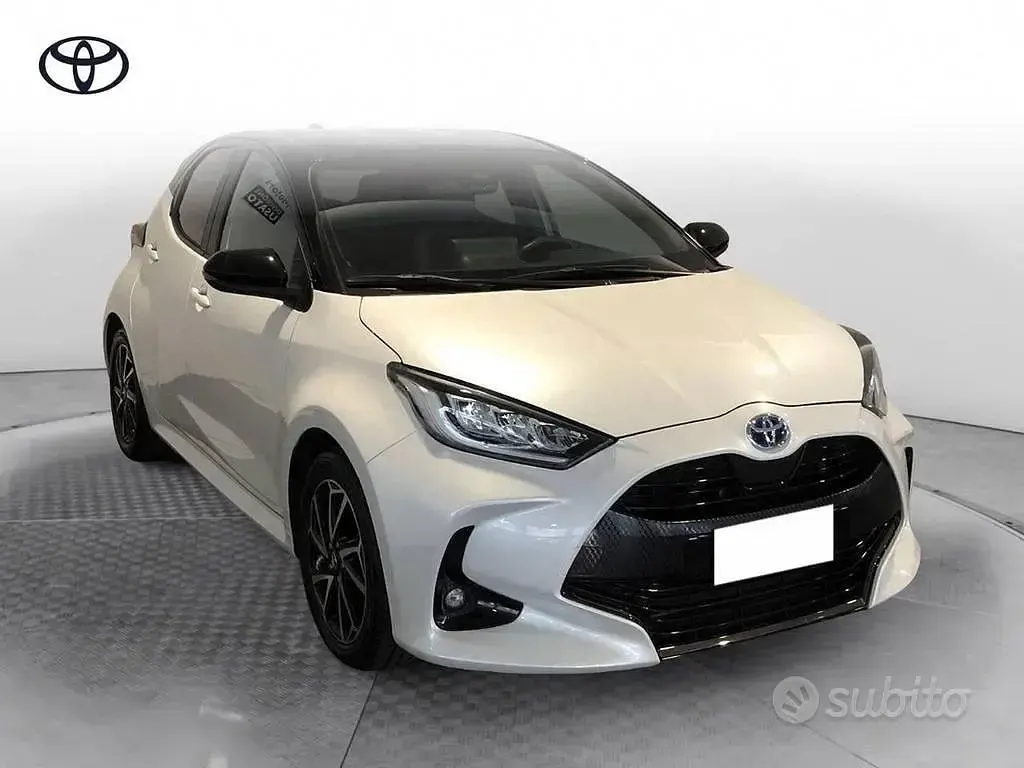 Usata Toyota Yaris Hybrid Style 116 CV (85 kW) 2022 Nero Berlina
