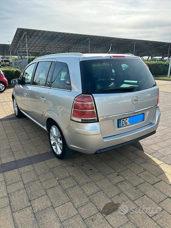 Usata Opel Zafira Cosmo 150 CV (110 kW) 2007 Grigio Monovolume
