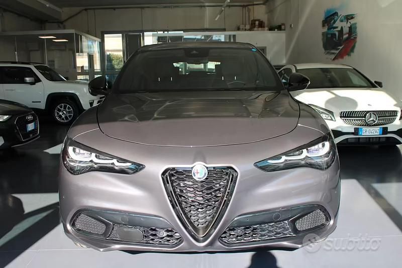 Usata Alfa Romeo Stelvio Super 160 CV (117 kW) 2023 Grigio SUV