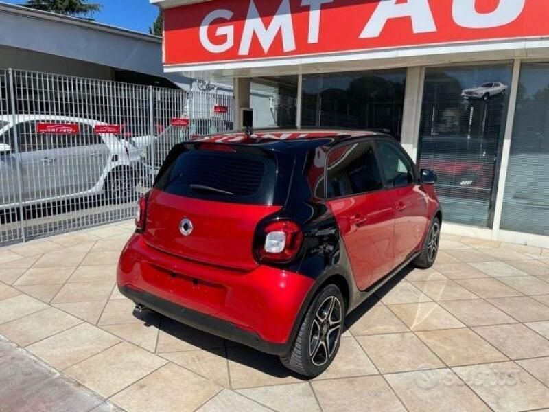 Usata Smart ForFour 90 CV (66 kW) 2019 Rosso Utilitaria