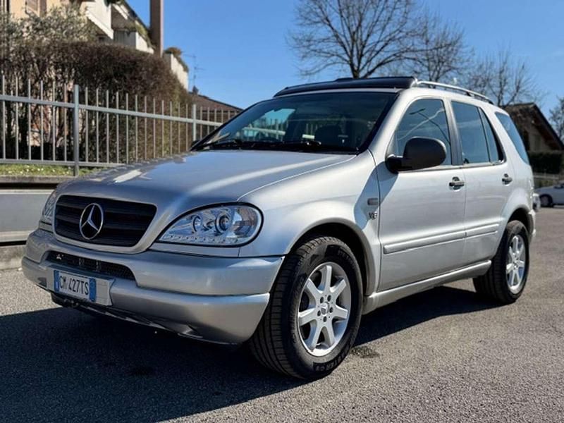Usata Mercedes ML430 272 CV (200 kW) 2000 Argento SUV