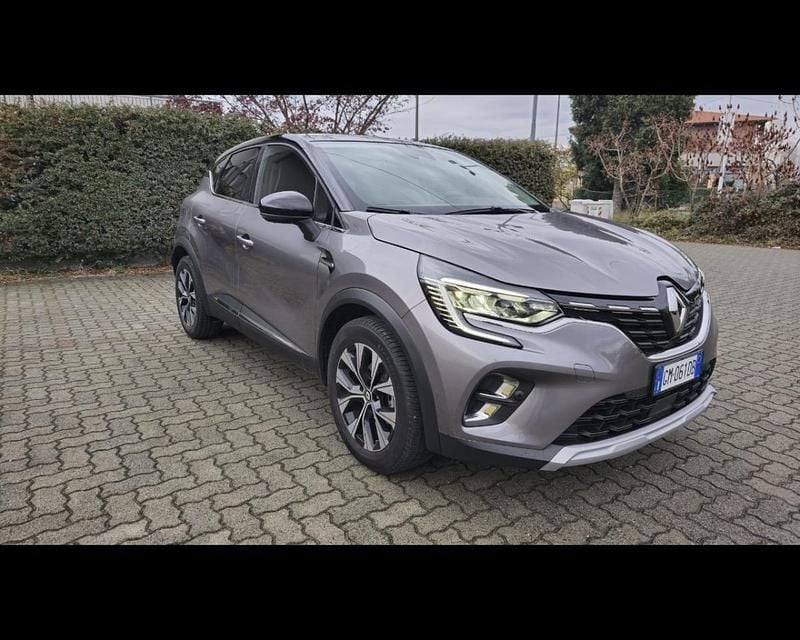 Usata Renault Captur Techno 140 CV (102 kW) 2022 Grigio scuro SUV