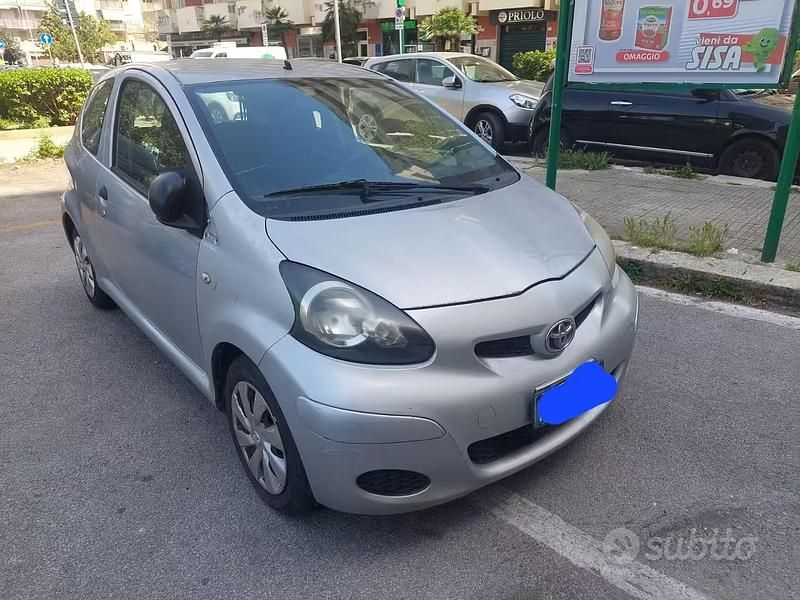 Usata Toyota Aygo 68 CV (50 kW) 2008 Grigio Utilitaria
