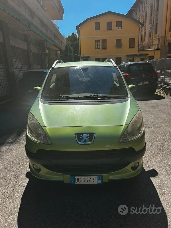 Usata Peugeot 1007 70 CV (51 kW) 2006 Verde Monovolume