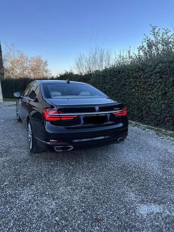 Usata BMW 740 Comfort Edition 258 CV (189 kW) 2016 Nero Berlina