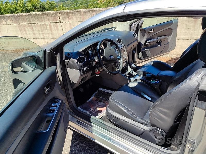 Usata Ford Focus Cabriolet 136 CV (100 kW) 2009 Grigio Cabrio